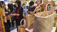 Pameran bertema Rap Pamajuhon Sumatera Utara itu menampilkan 400 produk UMKM Sumut.