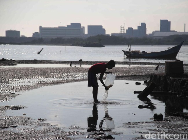 Berwisata di Pantai Marunda