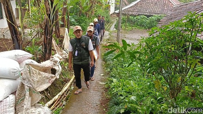 Pantarlih Pasirangin Purwakarta Coklit Lewati Jalan Ekstrim ke Kaki Gunungburang