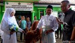 Potret Pasangan Pengantin di Ponorogo Menikah Dengan Mahar Sapi