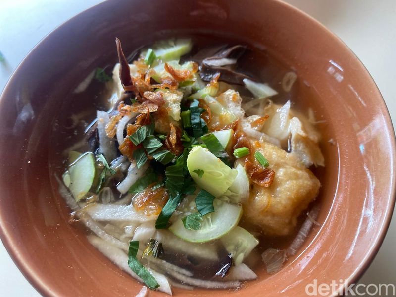 Pempek 'Hidden Gem' Legendaris di Tebet Ini Sudah Ada Sejak 1989