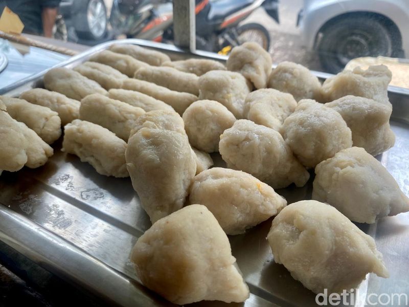 Pempek 'Hidden Gem' Legendaris di Tebet Ini Sudah Ada Sejak 1989