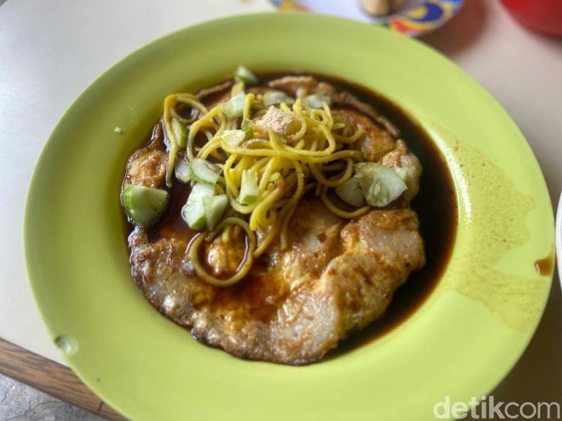 Pempek 'Hidden Gem' Legendaris di Tebet Ini Sudah Ada Sejak 1989