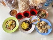 4 Pempek Enak Empuk Enak, Ada yang Legendaris Sejak 1990!