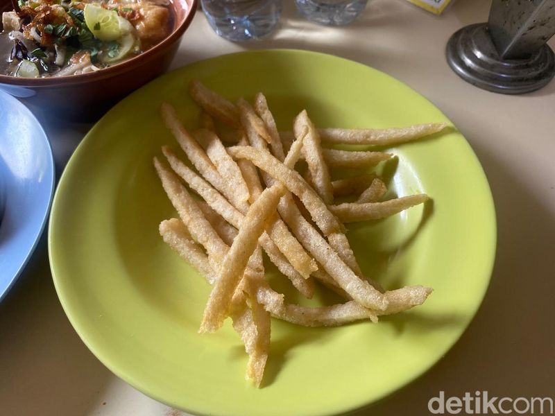 Pempek 'Hidden Gem' Legendaris di Tebet Ini Sudah Ada Sejak 1989