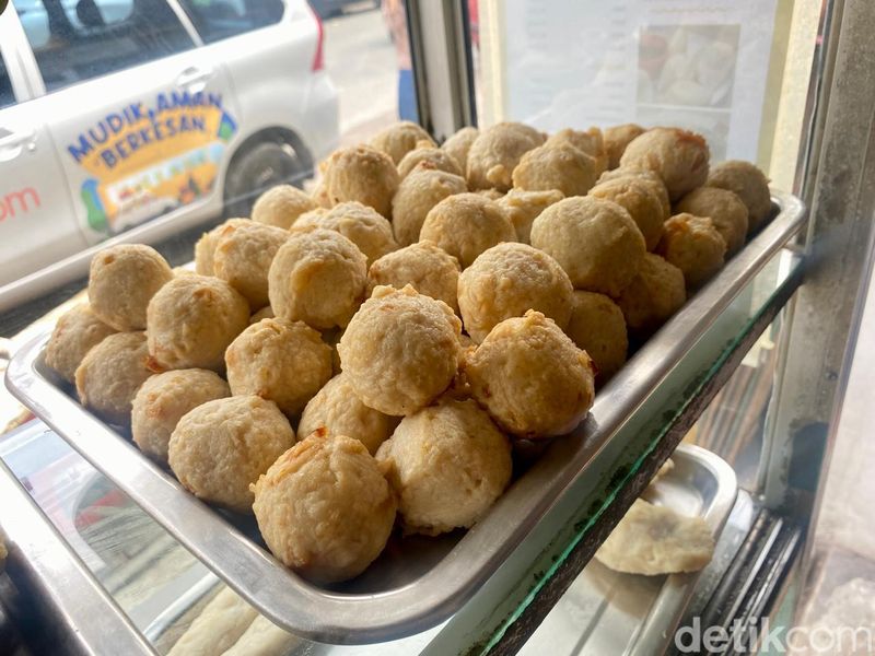 Pempek 'Hidden Gem' Legendaris di Tebet Ini Sudah Ada Sejak 1989