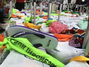 Cara Unik Jemaah Haji Tandai Koper, Pakai Boneka hingga Sandal Jepit