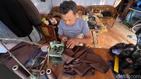 bahkan seragam milik peserta didik baru itu, tidak hanya dari wilayah Mojokerto saja. Namun dari daerah luar kota seperti Sidoarjo.