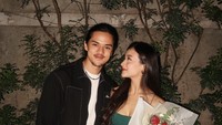 Wanita 21 tahun ini juga jadi sorotan lantaran berpacaran dengan Jeremie Moeremans yang merupakan adik aktris Aurelie Moeremans. Keduanya sudah 5 tahun berpacaran. Foto: Instagram megandomani1410
