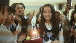 Pesona Megan Domani Saat Kulineran di Beach Club hingga Ngemil Es Krim