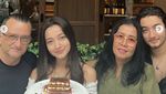 Pesona Megan Domani Saat Kulineran di Beach Club hingga Ngemil Es Krim