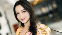 Megan Domani, adik aktor Bryan Domani yang juga berkecimpung di dunia seni peran. Ia membintangi series Algrafi hingga Bad Boys vs Crazy Girls.  Foto: Instagram megandomani1410