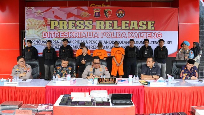 Polda Kalimantan Tengah (Kalteng) menangkap komplotan pencuri lintas provinsi yang menyasar sekolah.