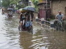 Potret Jalanan di Guwahati India Terendam Banjir Usai Hujan Lebat