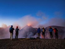 Potret Letusan Gunung Tertinggi di Eropa Jadi Tontonan
