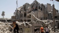 Militer Israel mengebom kawasan Kota Tua Gaza, 4 Juli 2024.  