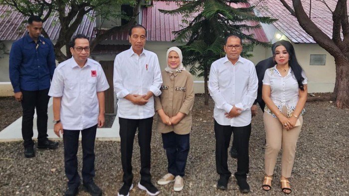 Presiden Jokowi menerima pengurus Projo Sulsel dan Wali Kota Makassar Danny Pomanto.