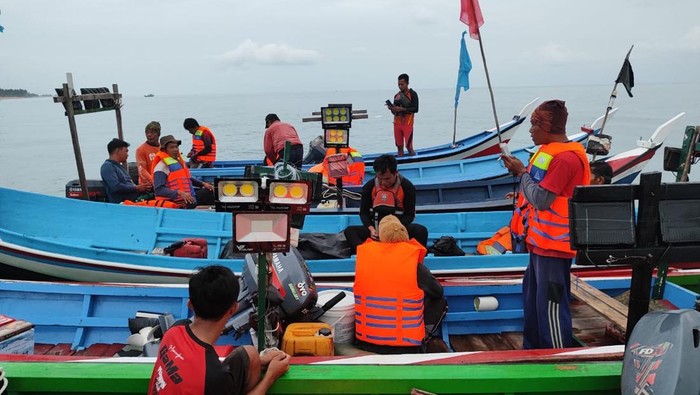 Proses pencarian korban oleh tim SAR Gabungan.