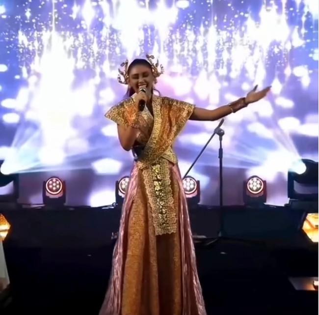 Kabar tentang kemanangan Harastha, warganet langsung memberikan ucapan selamat kepada Harastha dan tak sedikit kembali nostalgia dengan kemenangan Kevin Liliana sebagai Miss International 2017 di Jepang. De Javu gak sih, teh Kevin dari Jawa Barat juga Pake alat Musik Angklung yang membuat semua orang di Jepang terpukau sekarang Harasta dari Jabar dan main Kecapi semoga Takdirnya sama aamiin, ucap pengguna Instagram @rzkhusman_. 