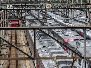 INKA Belum Sanggup, KAI Bisa Ambil Pilihan Impor KRL dari Jepang