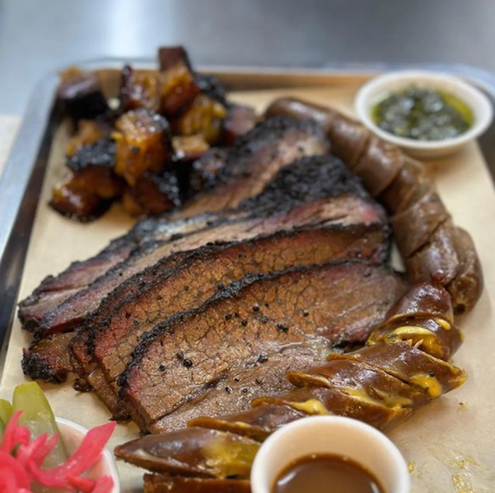 Smokey dan Juicy! 5 BBQ Brisket Ini Cocok Buat  Makan Enak Tanggal Muda