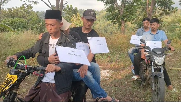 Rekonstruksi pria di Probolinggo yan tewas tertembak peluru senapan angin