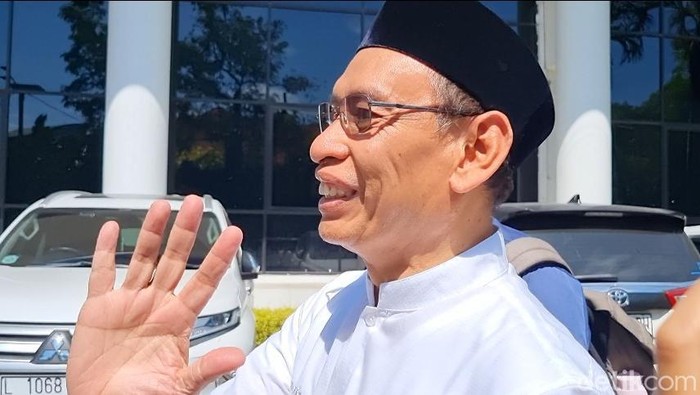 Rektor Unair Prof Nasih ditemui di sekitar Gedung Rektorat Kampus C Unair.