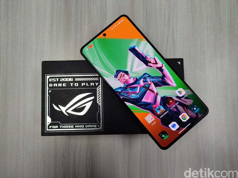 HP gila mana yang bisa memberikan kepuasan bermain game kepada penggunanya? Jelas jawabannya adalah ROG Phone 8. Berikut review Asus ROG Phone 8.