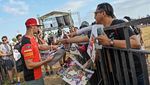 Rider MXGP-MX2 Sapa Penggemar Jelang Adu Cepat