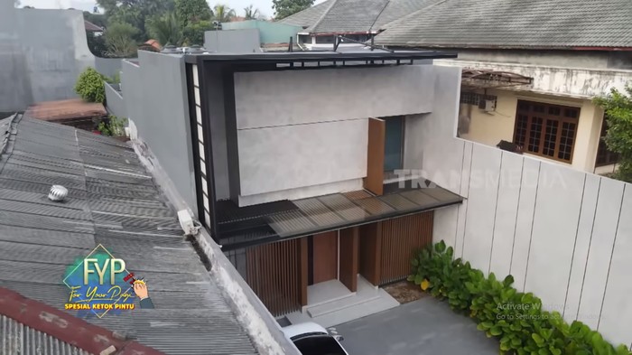 Rumah Mona Ratuliu dan Indra Brasco /Tangkapan layar/Youtube FYP Trans7 Rumah Mona Ratuliu dan Indra Brasco.