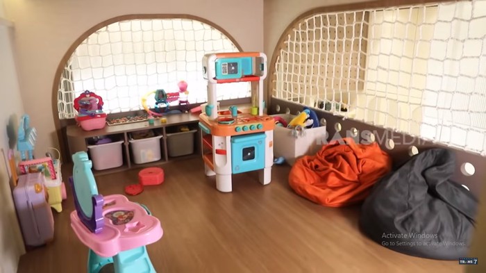 Rumah Mona Ratuliu dan Indra Brasco.