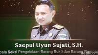 Sebagai Kepala Seksi PB3R, sehari-hari jaksa yang kini berusia 36 tahun ini bertanggung jawab dalam pengelolaan barang bukti yang berasal dari tindak pidana, mulai dari pendataan, penempatan, hingga menyelesaikan barang bukti ketika sebuah perkara diputus. Bermacam-macam barang bukti menjadi tanggung jawab Saepul, seperti senjata tajam, dokumen-dokumen, sampai kendaraan bermotor.