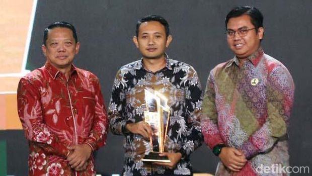 Penerima Adhyaksa Awards 2024 kategori Jaksa Inovatif dalam Penegakan Hukum telah diumumkan. Saepul Uyun Sujati yang menjabat sebagai Kepala Seksi Pengelolaan Barang Bukti dan Barang Rampasan (PB3R) di Kejaksaan Negeri Kutai Barat, menjadi penerima penghargaan ini.