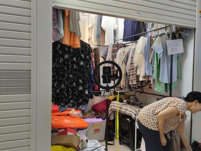 Salah satu penjual di Moiz Trade Center