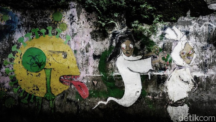 Sunyi Senyap di Kampung Zombie Jakarta Di tengah ramainya Jakarta, terdapat permukiman yang dijuluki 'Kampung Zombie'. Kampung ini nyaris tidak berpenghuni karena langganan banjir.