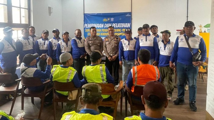Supeltas dan relawan penjaga pelintasn di pasuruan dapat pembinaan dari Polres Pasuruan