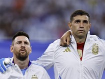 Emi Martinez Selamatkan Messi yang Lagi Apes