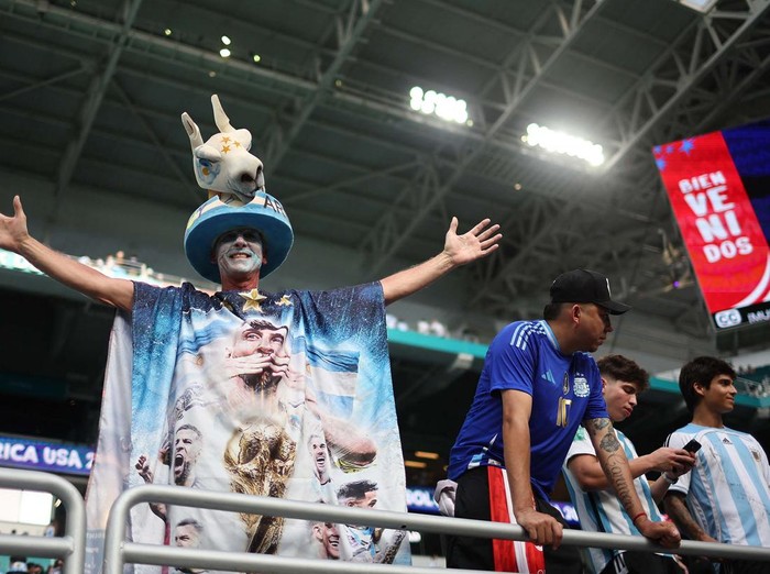 Soccer Football - Copa America 2024 - Group A - Argentina v Peru  - Hard Rock Stadium, Miami, Florida, United States - June 29, 2024
Argentina's fans are seen before the match REUTERS/Agustin Marcarian