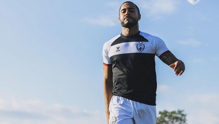 Victor Luiz mengikuti latihan PSM Makassar di Stadion Kalegowa.