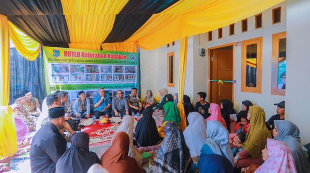 Walkot Tangsel Benyamin Resmikan Bedah Rumah (dok.ist)