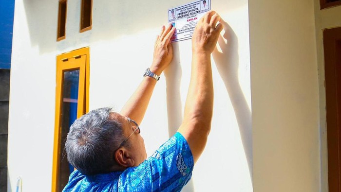 Walkot Tangsel Benyamin Resmikan Bedah Rumah (dok.ist)