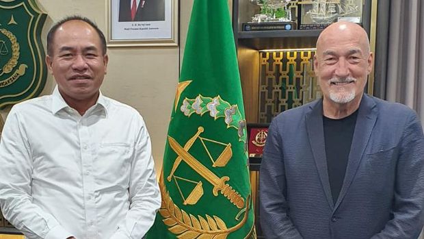 Pengurus Besar Ikatan Anggar Seluruh Indonesia (PB IKASI) mendatangkan pelatih dari Amerika Serikat, Zoran Tulum. Kehadrian Zoran diharap bisa tingkat kualitas pelatih anggar di Indonesia.