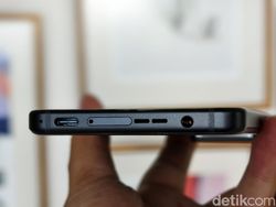 Unboxing Asus Zenfone 11 Ultra, Ukuran Lebih Besar Harga Rp 10 Juta