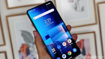 HP ini disokong Snapdragon 8 Gen 3 yang dipadukan RAM LPDDR5X 16GB dan storage UFS 4.0 512GB. Foto: Adi Fida Rahman/detikINET