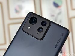 Unboxing Asus Zenfone 11 Ultra, Ukuran Lebih Besar Harga Rp 10 Juta