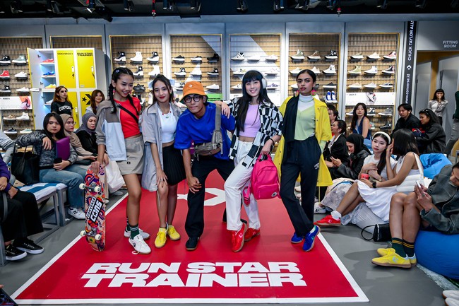 Desain sneakers ini mengambil inspirasi dari 20 siluet sepatu yang dibuat khusus untuk berbagai bidang olahraga seperti lari, anggar, bola voli, sepakbola hingga gulat. Foto: Dok. Converse Indonesia