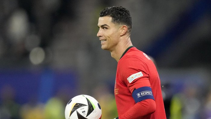 Portugals Cristiano Ronaldo holds the ball during a quarter final match between Portugal and France at the Euro 2024 soccer tournament in Hamburg, Germany, Friday, July 5, 2024. (AP Photo/Martin Meissner)
