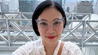 Dian Natami, istri dari Anjasmara ini dikabarkan akan menjalani operasi plastik pada wajahnya. Hal tersebut langsung mencuri perhatian. Foto: Instagram @bu_deedee