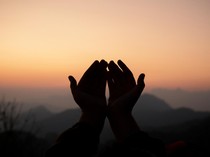 7 Doa Yaumul Asyura 10 Muharram Lengkap dengan Keutamaan-Bacaan Zikirnya
