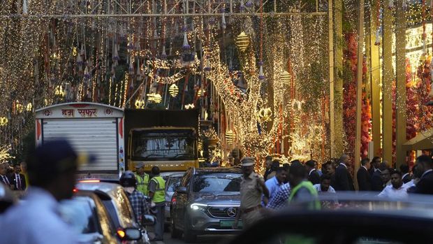 FILE - Decorations are seen outside Antilla, the residence of Mukesh Ambani, during a pre-wedding ceremony of his son Anant Ambani and Radhika Merchant, in Mumbai, India, Wednesday, July 3, 2024. (AP Photo/Rafiq Maqbool, File)